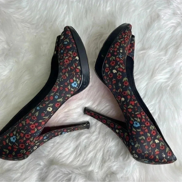 Betsey Johnson Satin Flower Pumps Size 7.5 Shoes Peep Toe Rosy II Black y2k - Picture 2 of 9